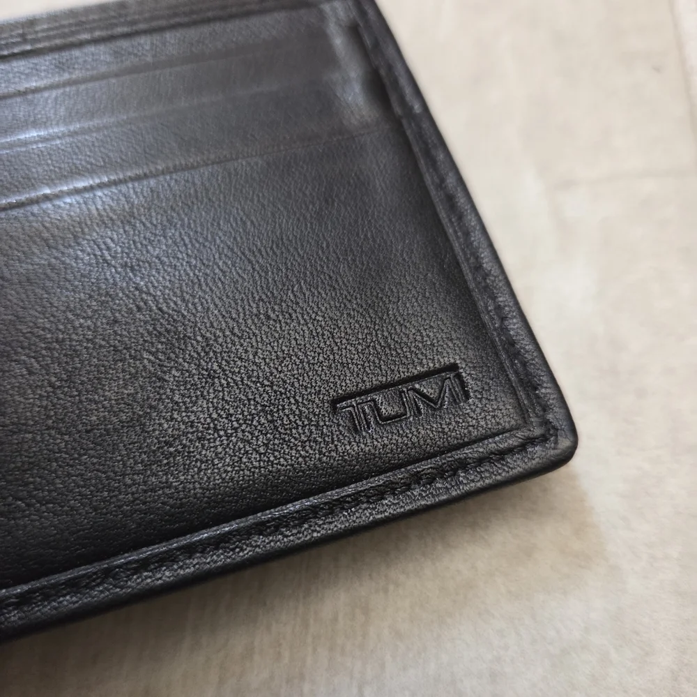 Like New TUMI Slim Bifold Soft Black Leather Wallet